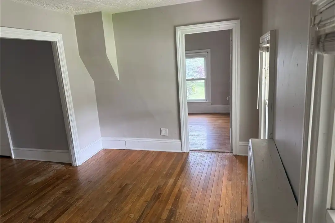 47550 Middle Ridge Rd – photo 1 of 10