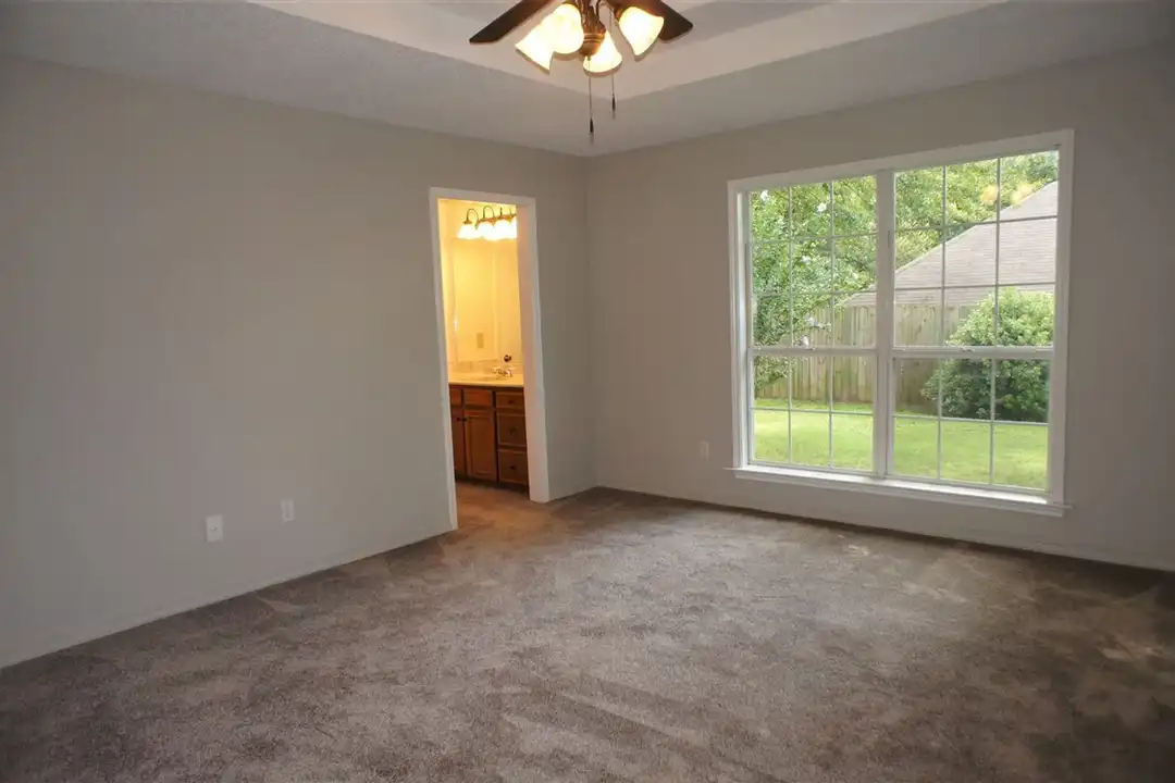 1138 Kensington Ct - More