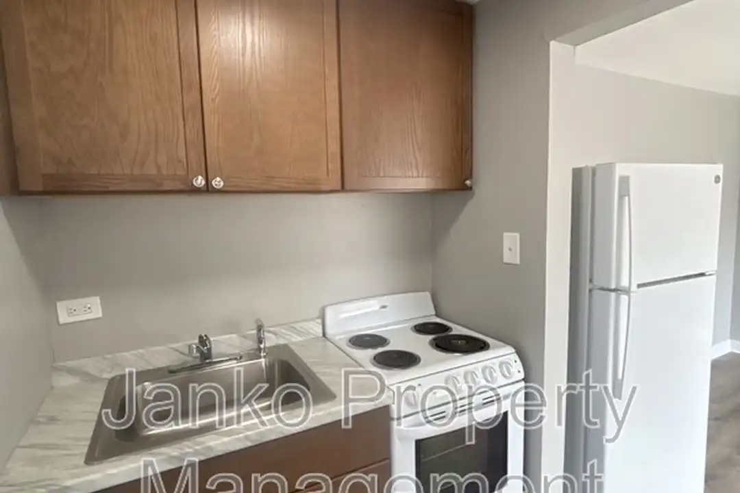 2123 W 119th St unit 12 – photo 1 of 6