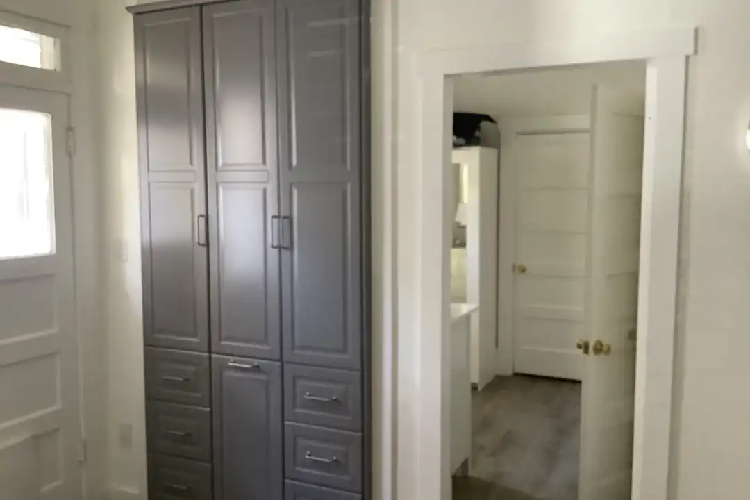 926 Windsor St - View 2