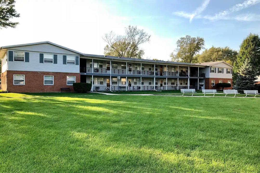 1620 Greenwood Rd unit 1622-A – photo 1 of 7
