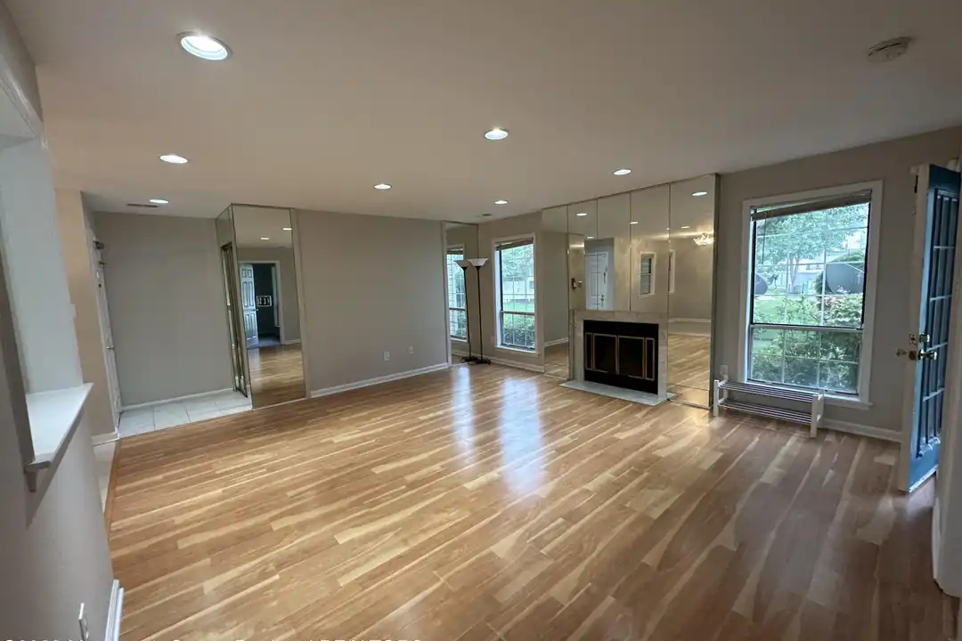 143 Tanglewood Pl - View 5