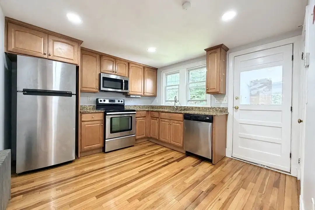 25 Brookside Rd – photo 1 of 13
