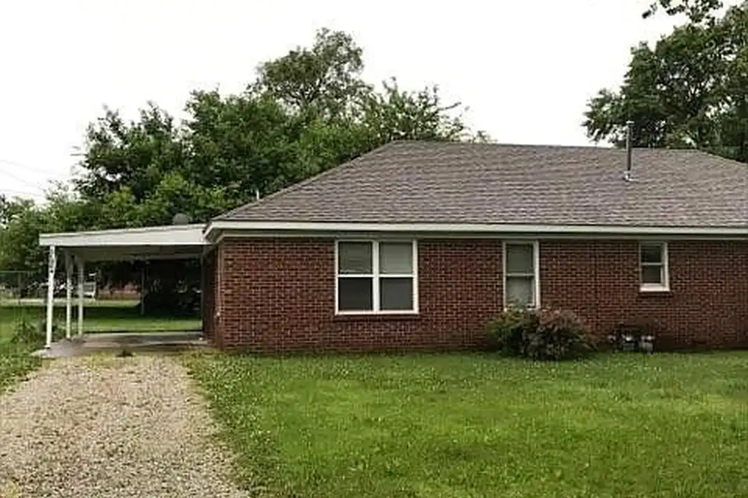 105 W Circle Dr unit B – photo 1 of 15