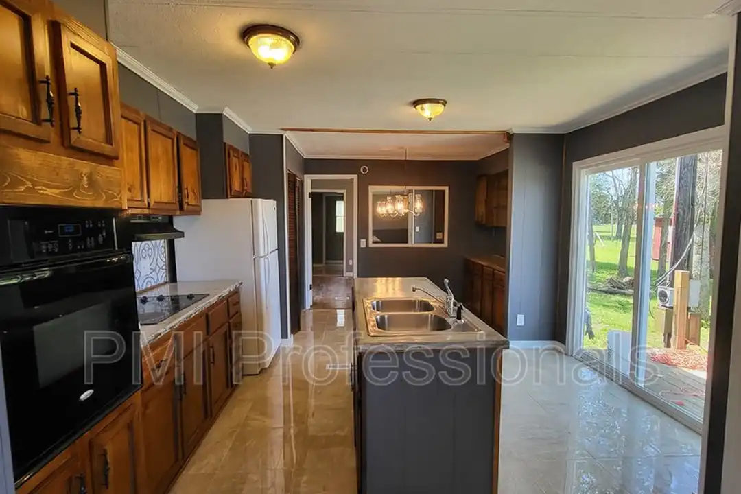 925 Cranor Rd – photo 1 of 11