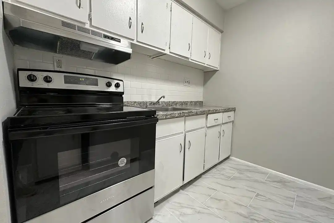 Woodland Manor Apartments – photo 1 of 20