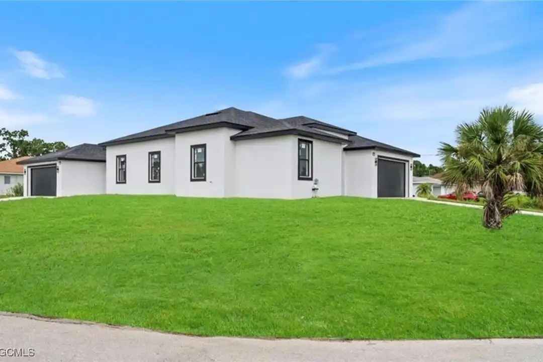 House in Lehigh Acres - View 2