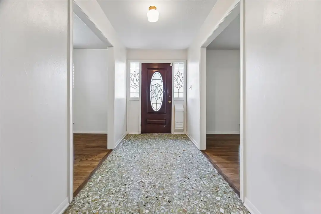 3232 Parkwood Dr - View 3