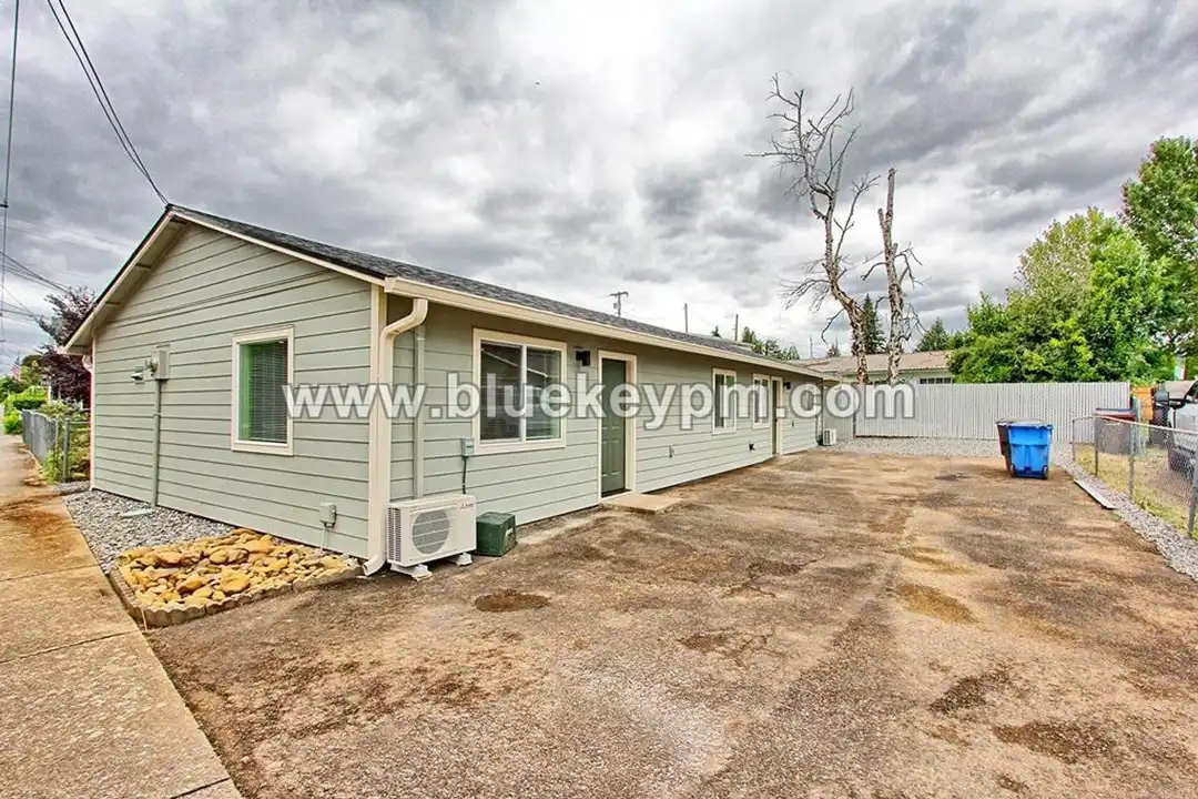 2907 Main St – photo 1 of 6