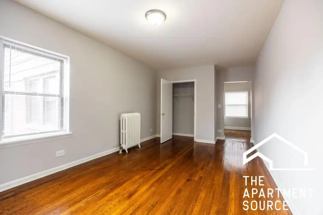 5742 N Winthrop Ave - View 4