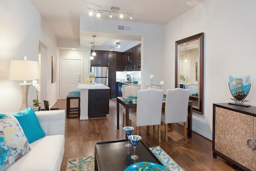 2701 W Dallas St - View 5