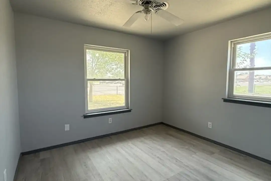 5440 48th St - View 5