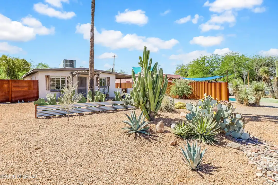 4038 E 17th St - View 3