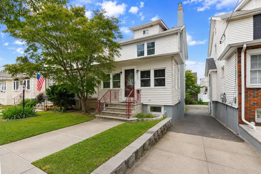 731 Humboldt St – photo 1 of 25
