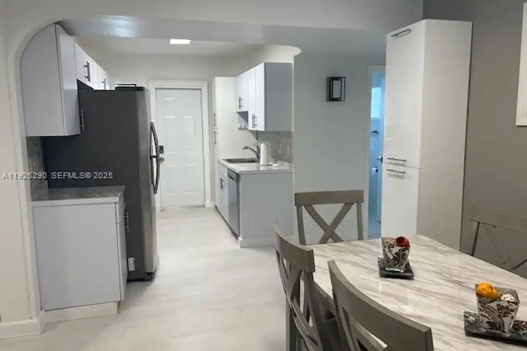 245 189th Terrace unit 0 - View 4