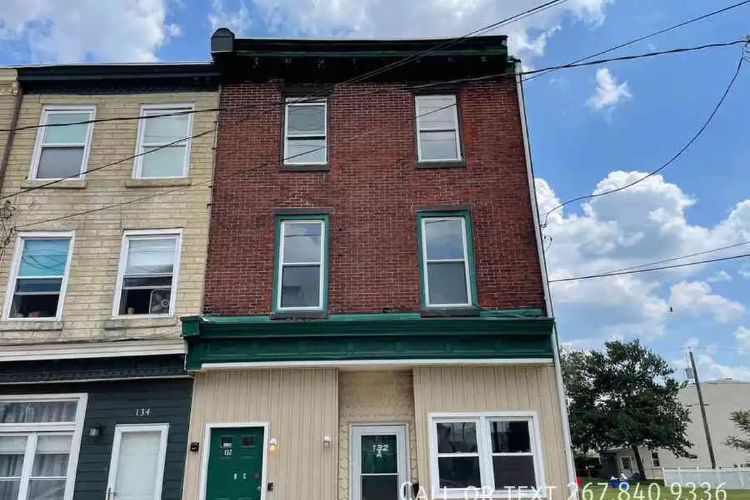 132 N King St – photo 1 of 28