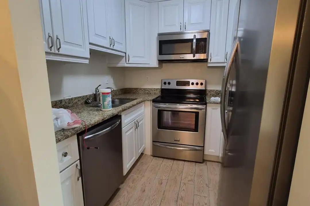27 Easthampton E unit B – photo 1
