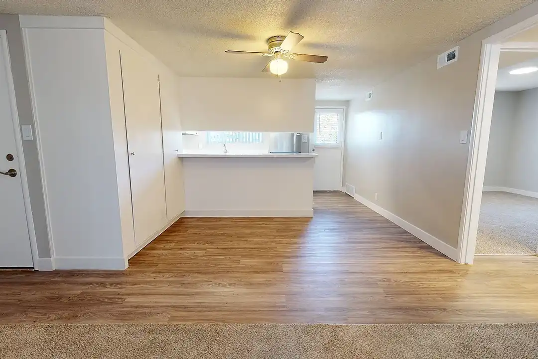 Holiday Gardens Apartments - View 5