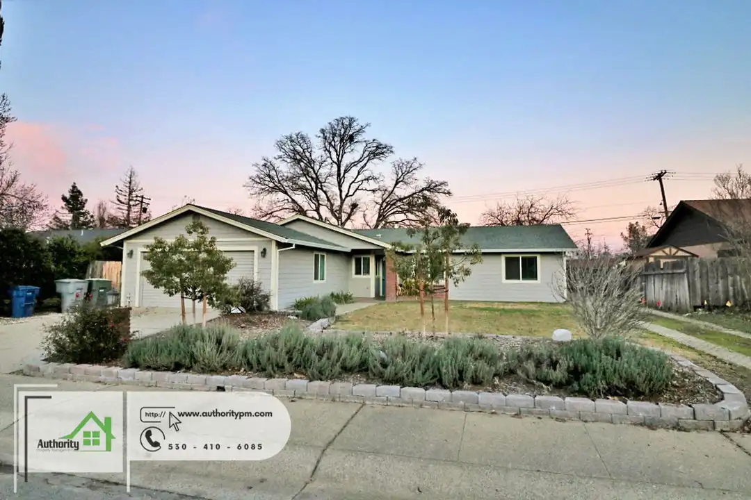 House in Redding - View 2