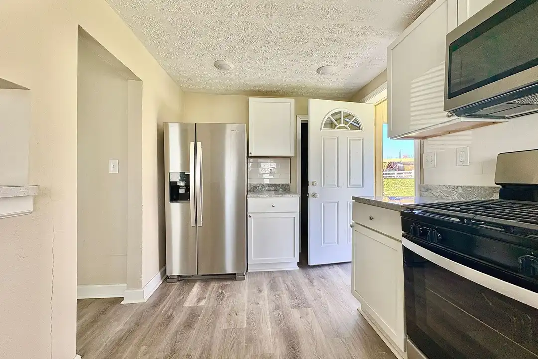 5614 S Main St unit Unit 3 (lower back unit) - View 5