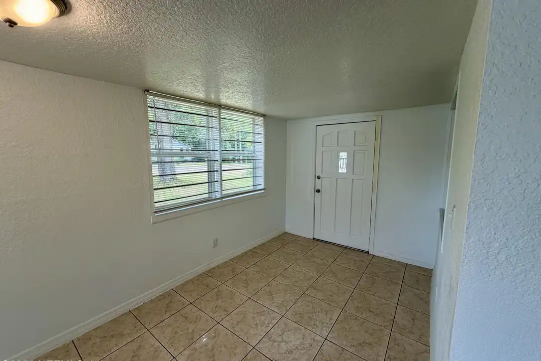 5903 Droad St – pohled 5