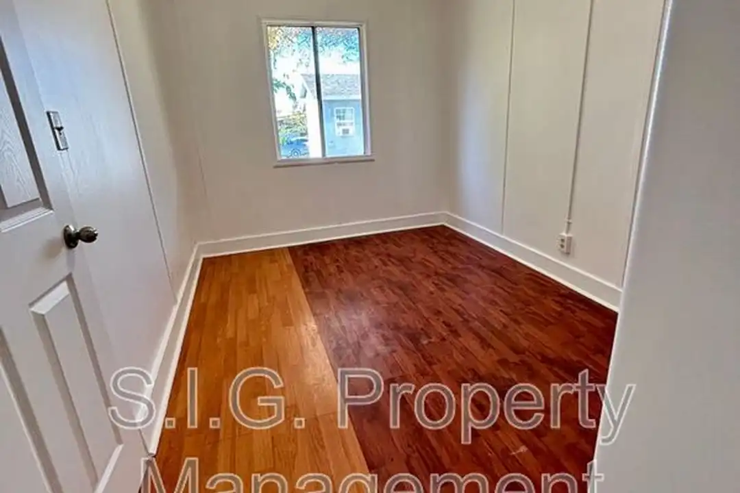 10156 Helendale Ave - View 4