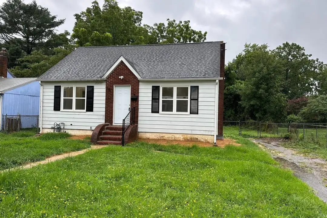 104 S Pearl St – photo 1