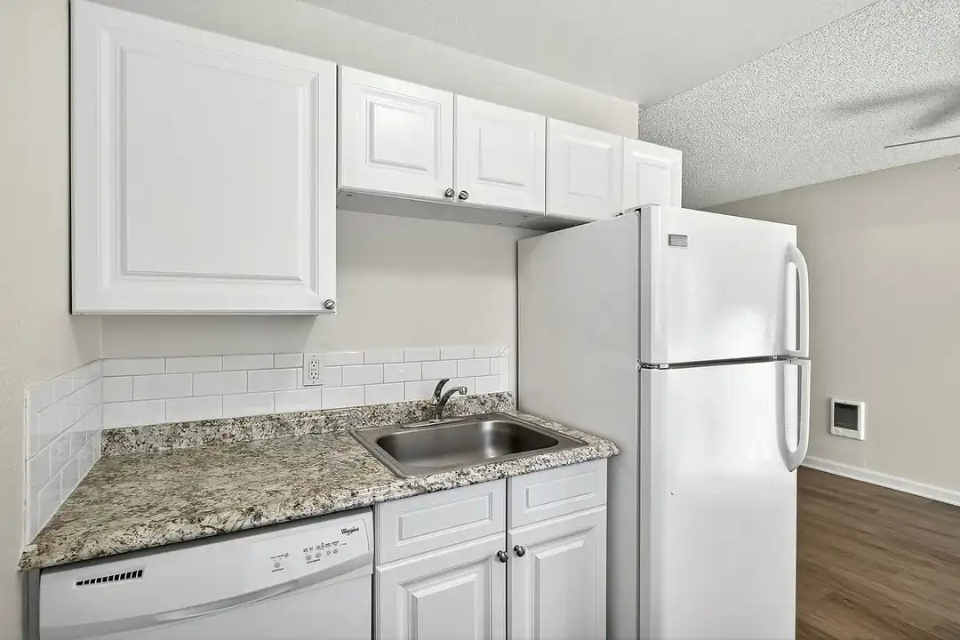 Lincoln Court Townhomes - View 6