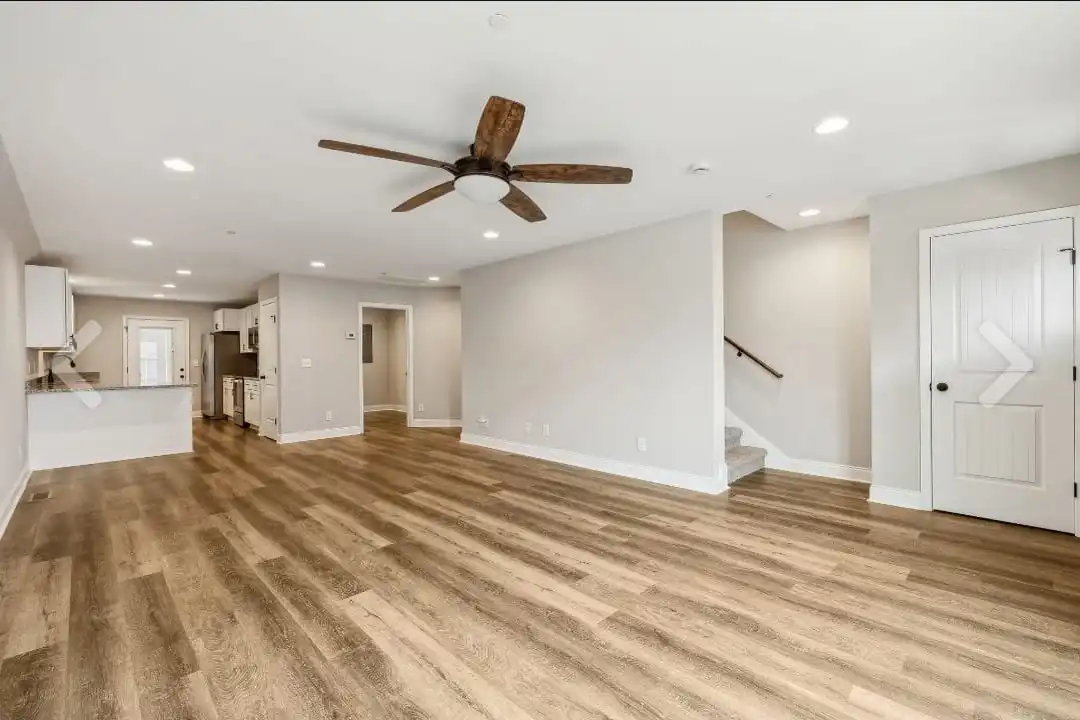 122 W Broad St – photo 1 of 13