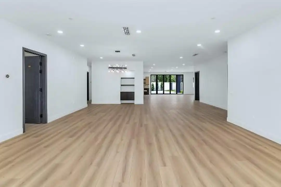 5927 E North Ln - View 3