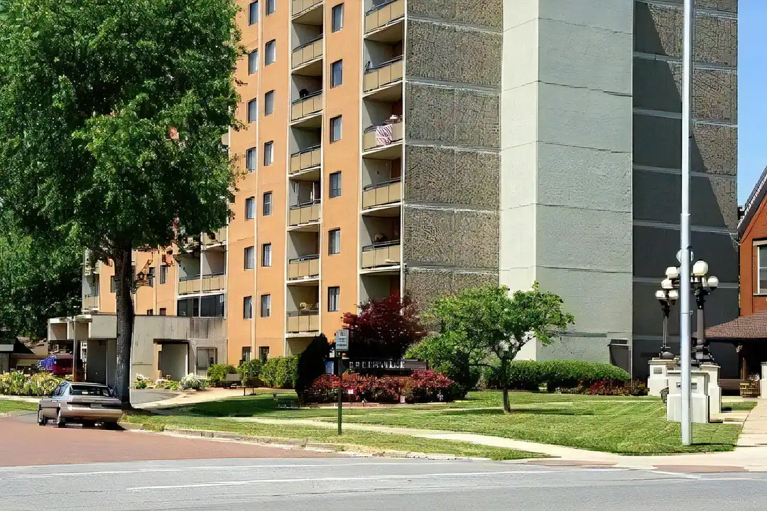 9 N Penn Ave unit 101 – photo 1 of 7