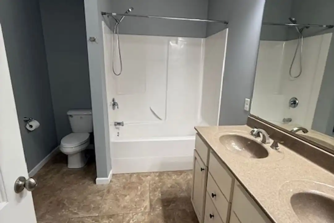 404 Dalhlia Dr - More