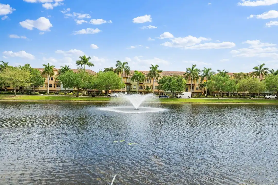 Apartment in Palm Beach Gardens - View 3