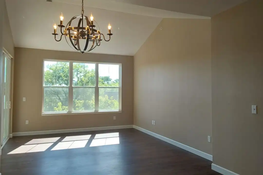 325 Lynn St unit 325-416 - View 3