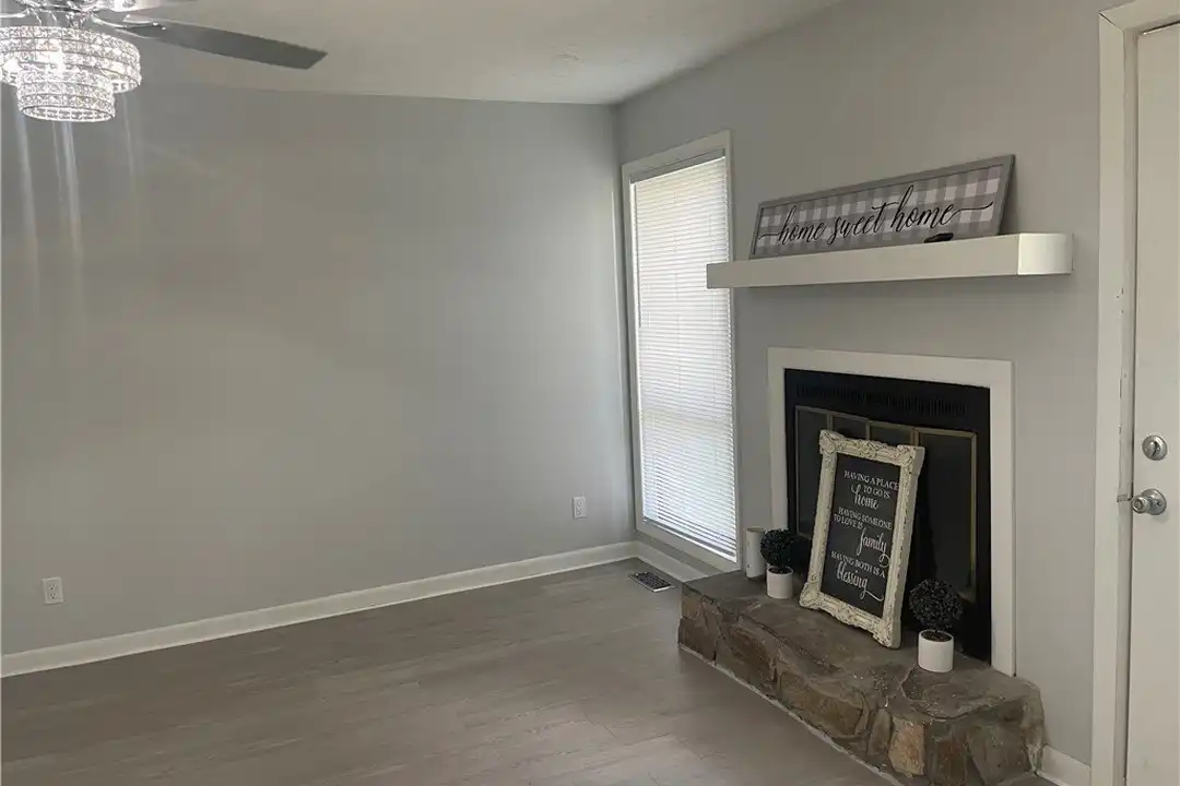 1366 Worstead Dr - More
