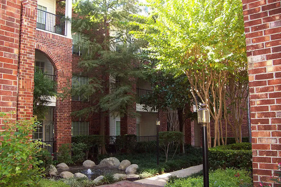 Apartment in Houston, Uptown - More