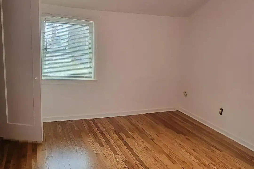 814 51st St NE - View 5