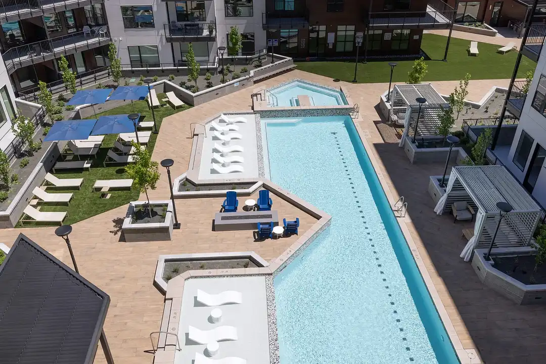Grandeur Apartments - More