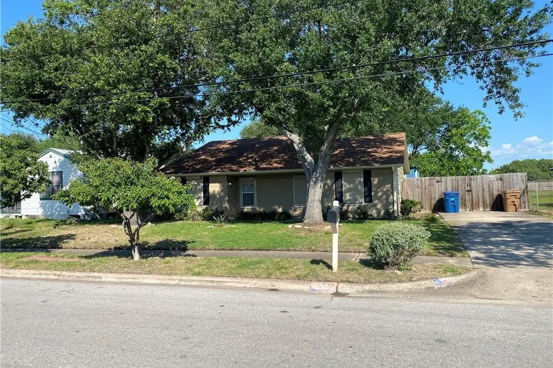 5621 Burton Ln – photo 1