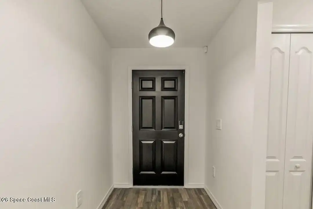 271 Wendover Rd SW - View 2