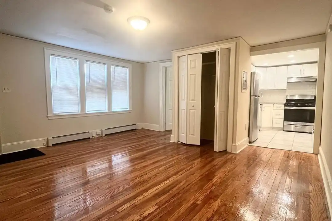 345 Nassau St #6 - More