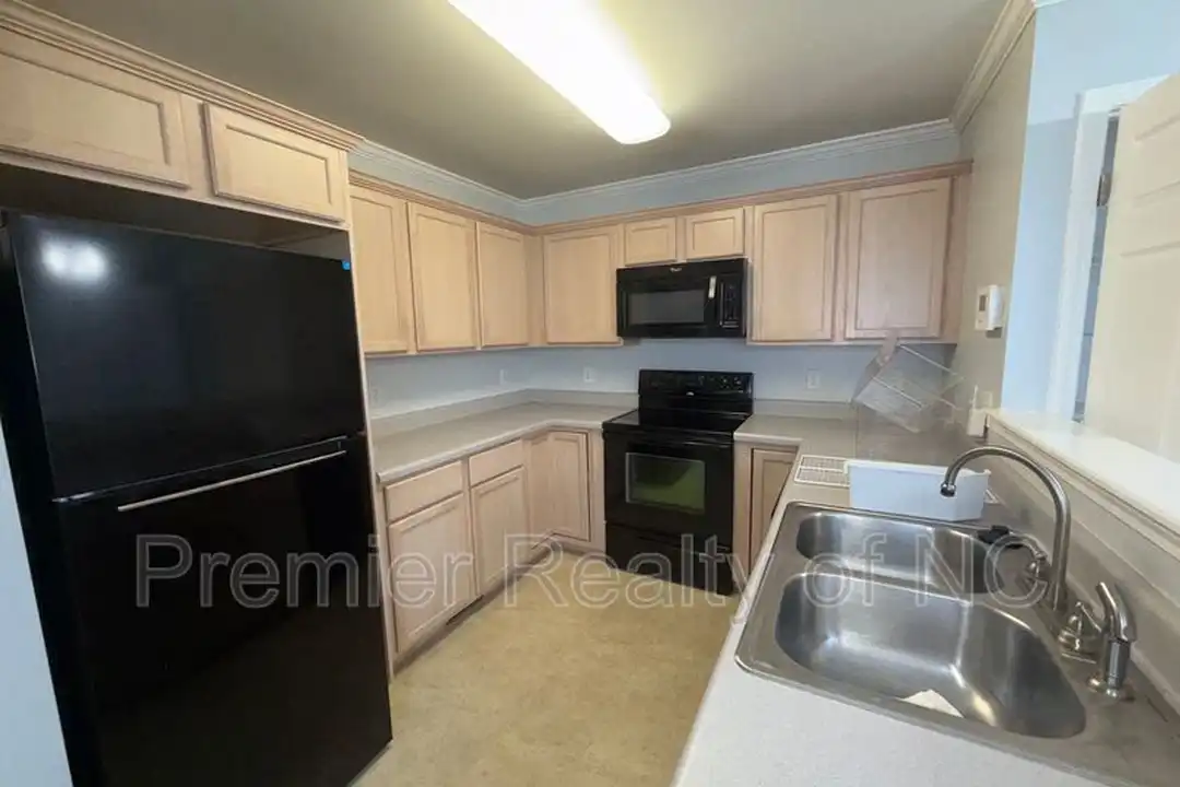 605 Westpark Ct - View 5