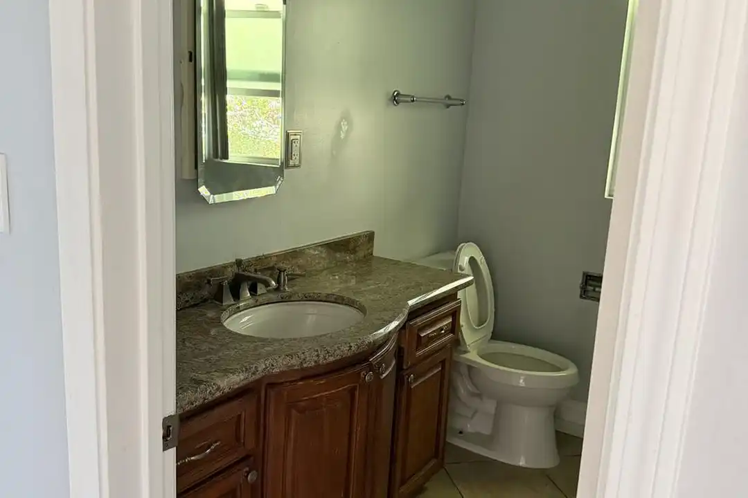 10506 Arrington Ave unit 3 - More