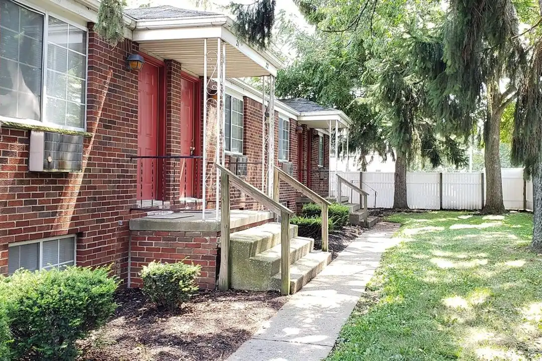 1821 Ferndale Rd NW unit 33 – photo 1
