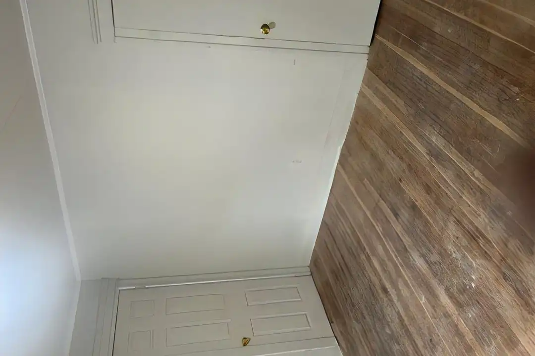 15 Tuthill Ave unit 3 – photo 1 of 4
