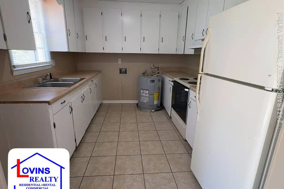 216 Arlington Dr – photo 1 of 6