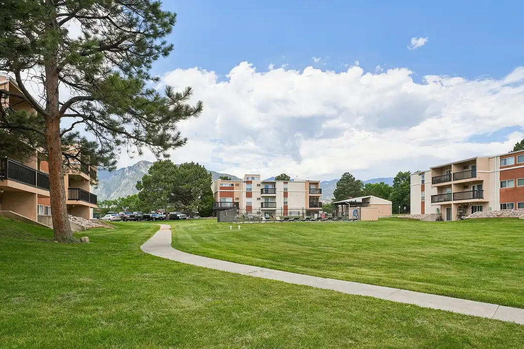 High End Apartments With Off Grid Living For Rent In Colorado Springs photo