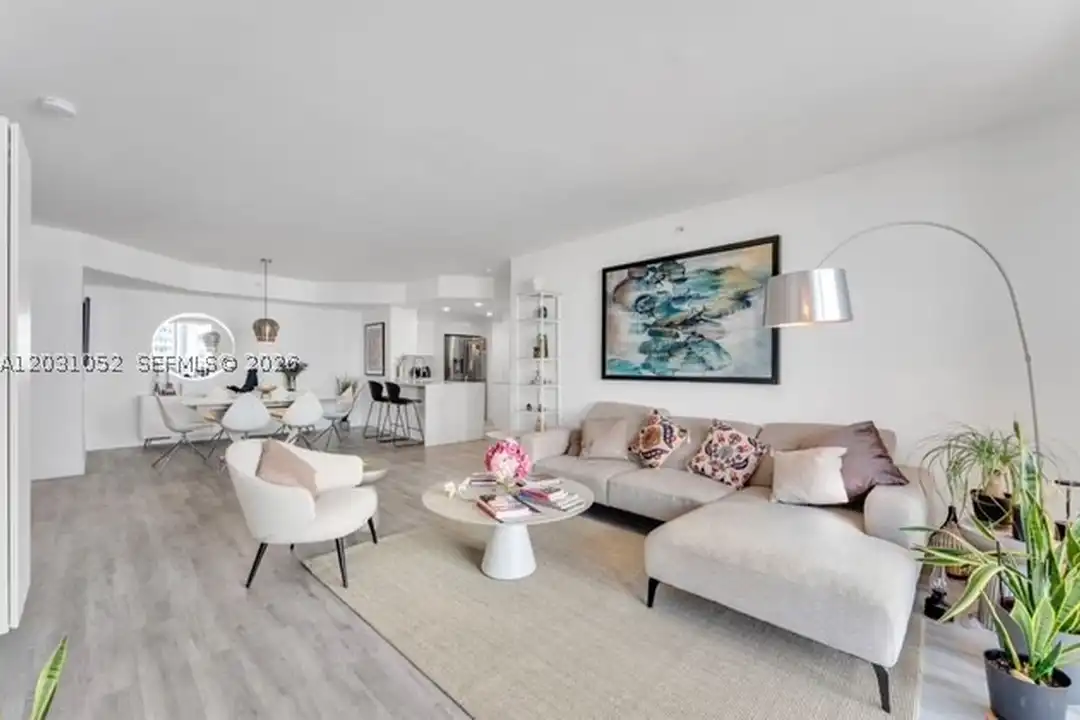 Apartment in Miami - View 3