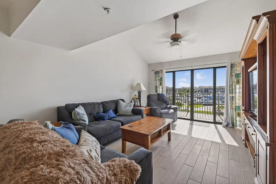 701 Seafarer Cir #504 - More
