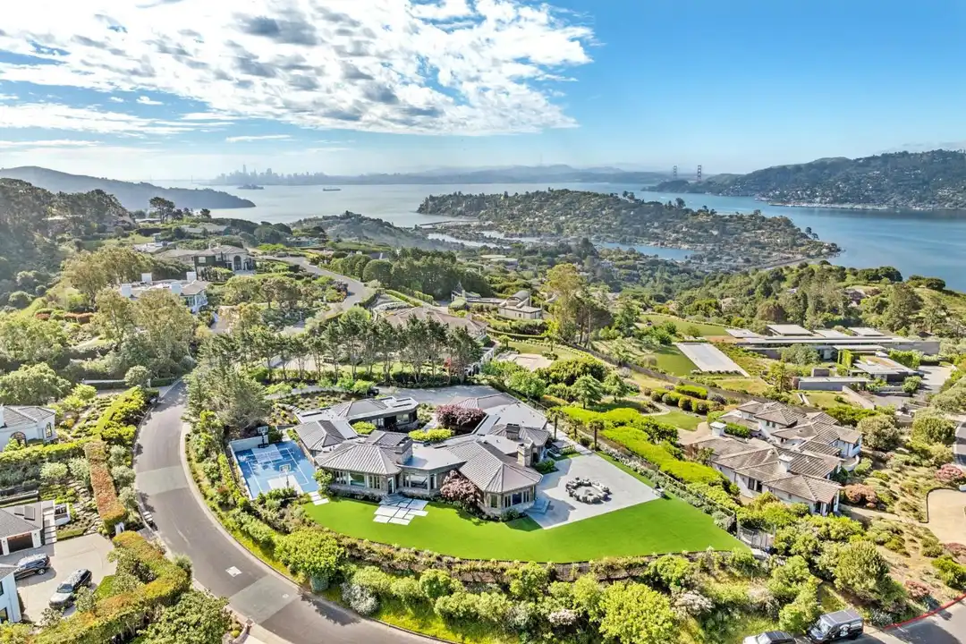 138 Gilmartin Dr - View 2